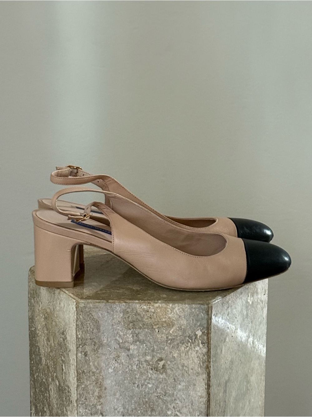 Stuart Weitzman Beige and Black Two-Tone Slingback Heels - Picture 4 of 13